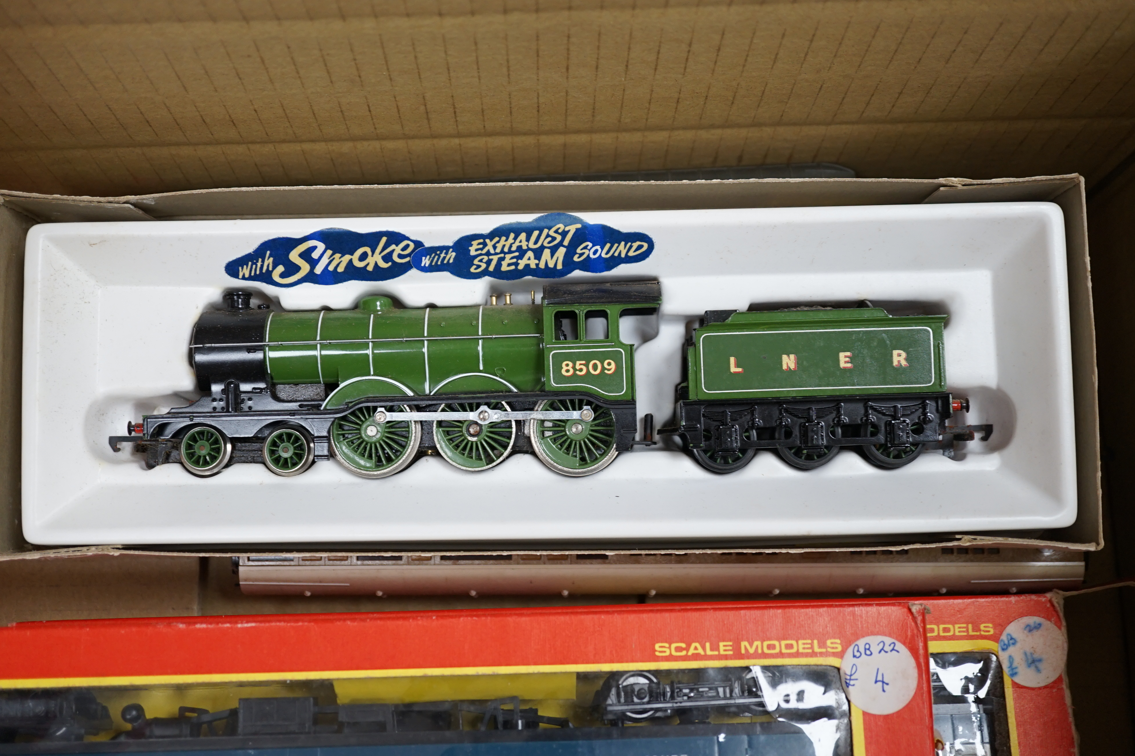 Fifteen 00 gauge model railway items by Hornby Railways, Lima, etc. including six locomotives; a BR Class 37 diesel locomotive, a Class 31 diesel locomotive, an 0-6-0T locomotive, etc. together with six Inter-city bogie